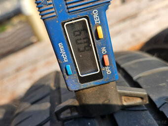 HYUNDAI i20 orig alu sada 185/65/15 TPMS Michelin - 13
