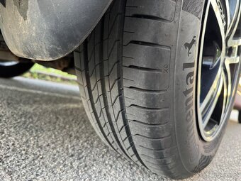Kia Ceed 1.4i Combi / 96700km / tažné / dvě sady kol / klima - 13