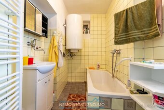 Rodinný dům s garáží, zahradou, vinným sklepem, v Jaroslavic - 13