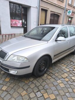 Škoda Octavia 2 rok 2005 77 kW km 382 - 13