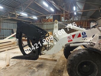 Prodám lžíci Manitou teleskop, paletové vidle, míchačka… - 13