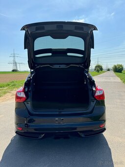 Ford Focus ST - 13