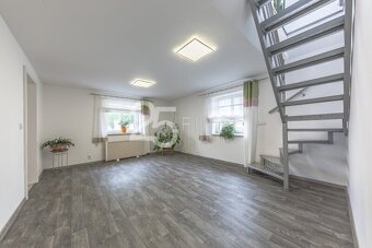 Prodej samostatné 1/3 rodinného domu se zahradou ve Zvířetic - 13