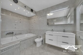 Prodej rodinného domu s garáží dílnou a zahradou - Praha - K - 13