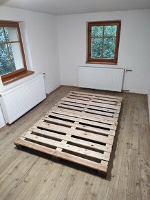 DŘEVĚNÁ POSTEL Z OPRACOVANÝCH PALET 140x200 - 13