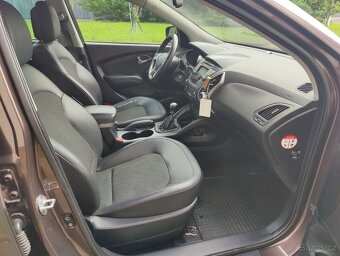 Hyundai iX35 2,0 CRDi 4WD + pneu - 13