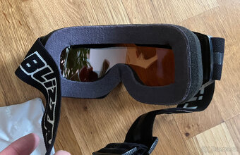 Lyže vázání lyžáky, hůlky, přilba, brýle, rukavice - 13