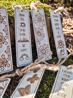 Dřevěná záložka do knihy s originálním designem V2 - 13