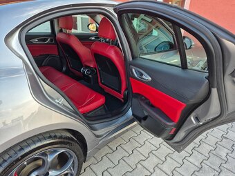 Alfa Romeo Giulia 2.0 Turbo Veloce - 13