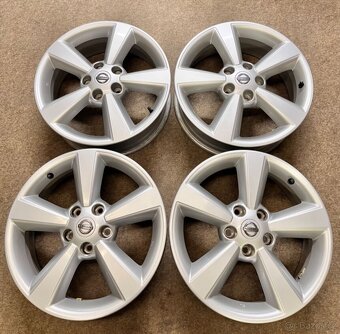 5x114,3 R17 originál alu Nissan Qashqai - ET 40 - - 13