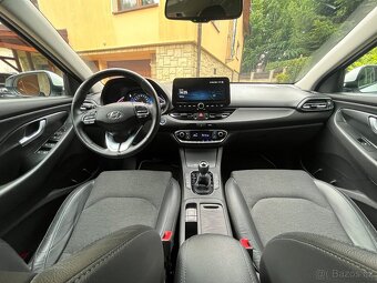 Hyundai i30 Kombi 1.5 T-GDi MHEV DCT Style, 117 kW, r. 2022 - 13