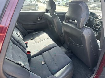 VOLVO V40 1,7i NOVÁ STK - DOBRÝ STAV - 13
