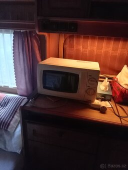 Karavan s dřevěnou přístavbou - 13