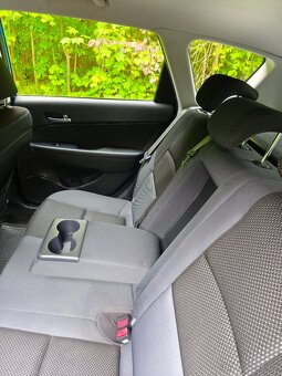 HYUNDAI i30 Combi 1.4 benzín ,80kW 2011 ČR ,1.majitel - 13