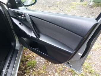 Mazda 3 1.6 benzín 64.000 km  2013 - 13
