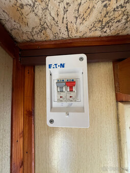 OBYTNÁ POJÍZDNÁ CHATA NA KOLECH S TERASOU - 13