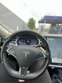 Tesla Model s P85 Безкоштовна зарядка - 13