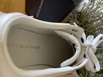 Bílé kožené tenisky Tommy Hilfiger, vel. 40 - 13