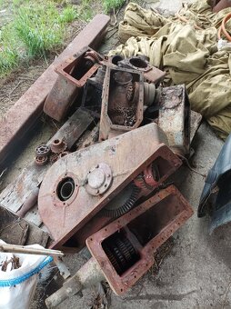 Rozmetadlo hnoje RMA-8 + převodovky náhradní - 13