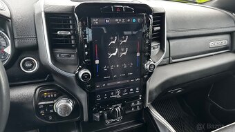 RAM 1500 Laramie 5.7 HEMI eTorque – 2023 | Luxusní výbava - 13