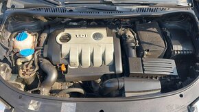 Volkswagen Touran II 2.0 Tdi 103 KW BUFÍK STŘ. OKNO r.2008 - 13