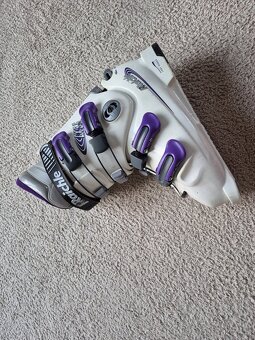 Lyžařský komplet - lyže 130, boty, hůlky, helma, brýle - 13