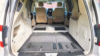 Chrysler Town & Country 3.6 V6 2012 Luxusní rodinný minivan - 13