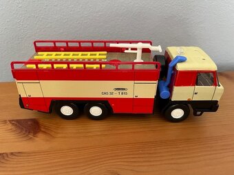 Retro kovový model, Tatra T 815 - 13