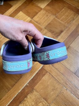 dívčí, detske pantofle crocs vel 32 - 13