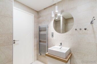 Moderní stylový byt 2+kk, 53m2+42m2, rezidence DOCK, Praha 8 - 13