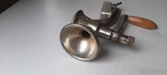 Mlýnky na maso vel.5,mlýnek na mák a odšťavňovač - 13