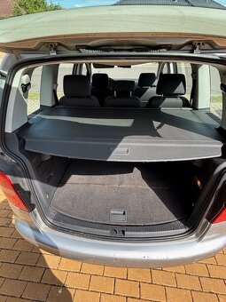 VW Touran 2,0TDi, DSG, 7míst - 13