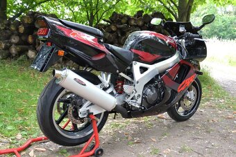 Honda CBR 900RR Fireblade SC28 - 13