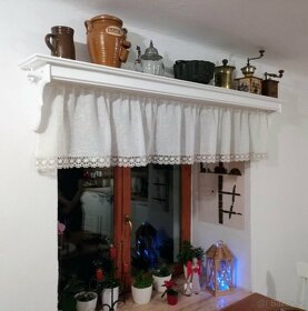 Dřevěná garnýž z masivu s policí na míru. - 13