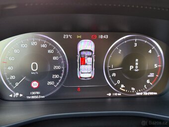 Volvo XC40 D4 AWD Panorama (odpočet DPH) - 13