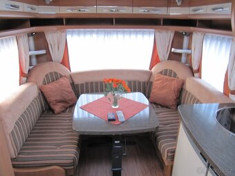 Prodám karavan Hobby 495 ufe,r.v.2010 + mover + předstan. - 13
