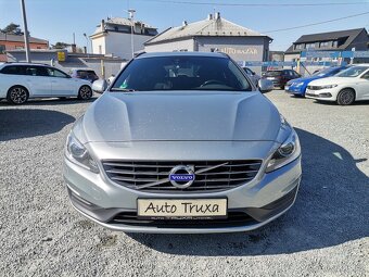 VOLVO V60 2.0 T5 Drive-E 180kW MOMENTUM automat - ČR - 13