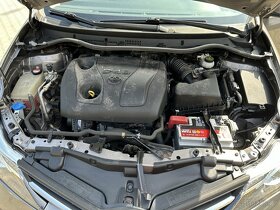TOYOTA AURIS KOMBI 1,4 D-4D - 13