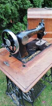 Šicí stroj ADRIA - 13