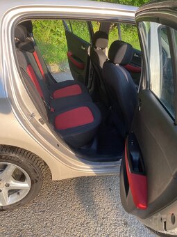 Hyundai i20 1.4i 2009 - 13