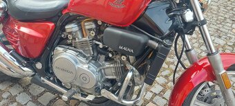 Honda VF 700 C  Supermagna - 13