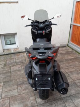 Yamaha Xmax 400, 2016, moc pěkný stav, po TK - 13