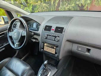 VW Touran 2.0 TDI 103kW,DSG,Highline,Tažné,Kamera,Serviska. - 13