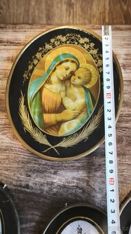 Staré svaté obrázky a soška. - 13