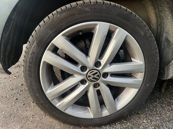 Originální kola Volkswagen R17 + zánovní Pirelli 225/45/17 - 13