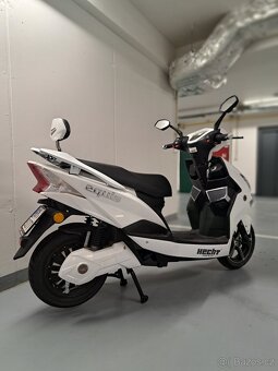 Elektroskútr Hecht Equis - najeto 138km, nové baterie - 13