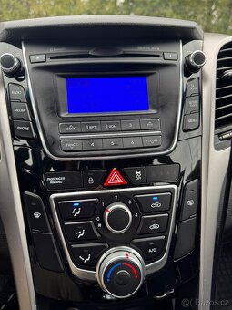 Prodám Hyundai i30 combi 1.6 - 88kw DOHC Benzin KM 71000 - 13