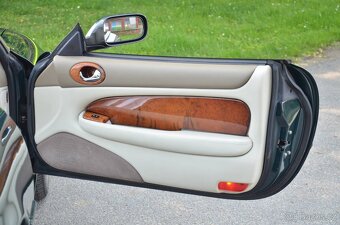 Jaguar XK8 - 13