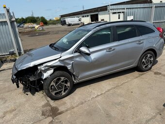 Hyundai i30 combi 1.5i 2024 STYLE motor start 7TKM - 13