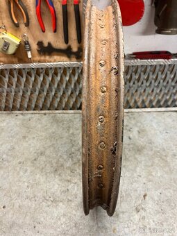Přední kolo nejspíš ČZ 150C patina - 13